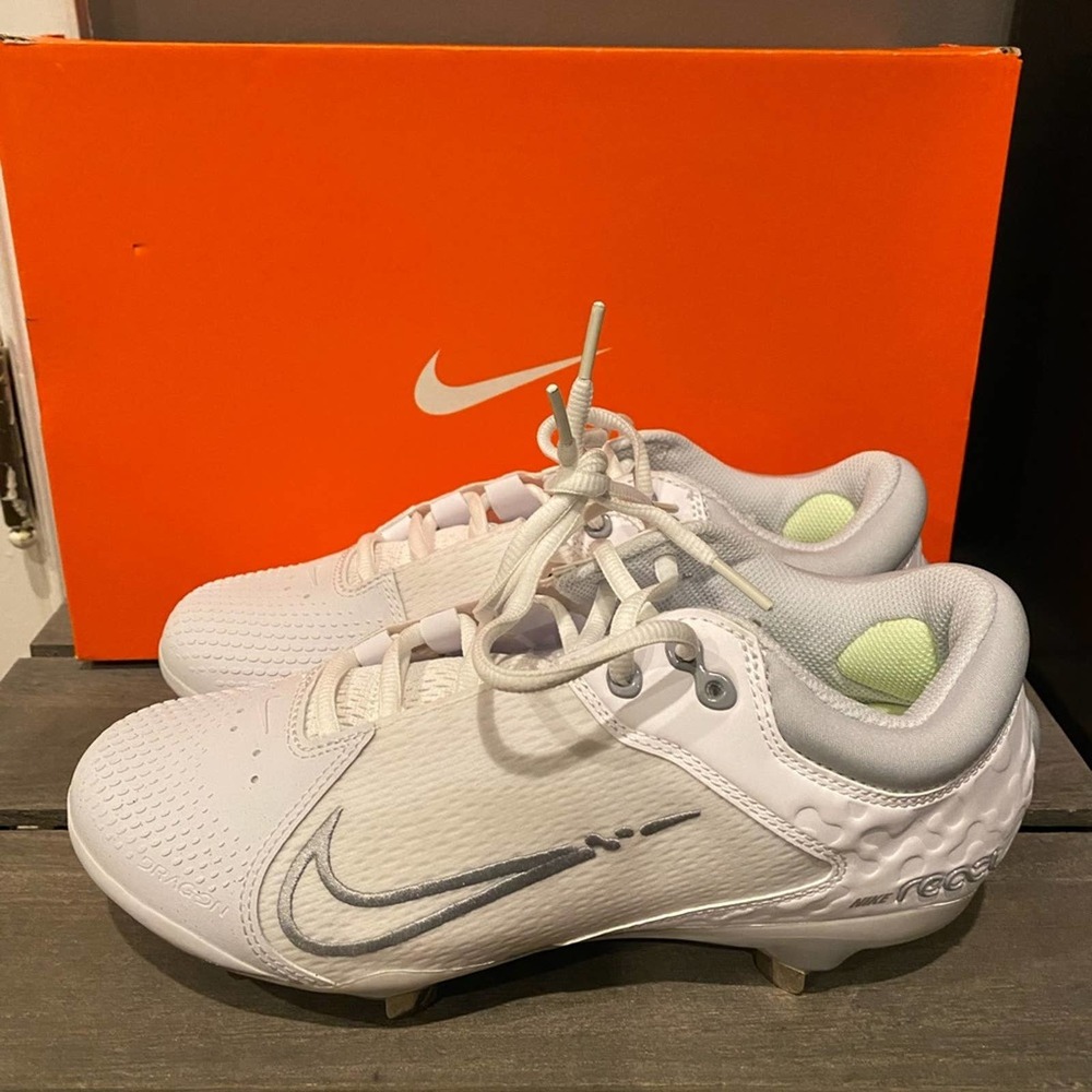Nike Hyperdiamond 4 Elite Women's Softball Cleats - NWOB Sz 9.5